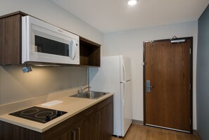 Standard Room, 1 Queen Bed, Non Smoking | Free WiFi - Woodspring Suites Austin Central (Austin)