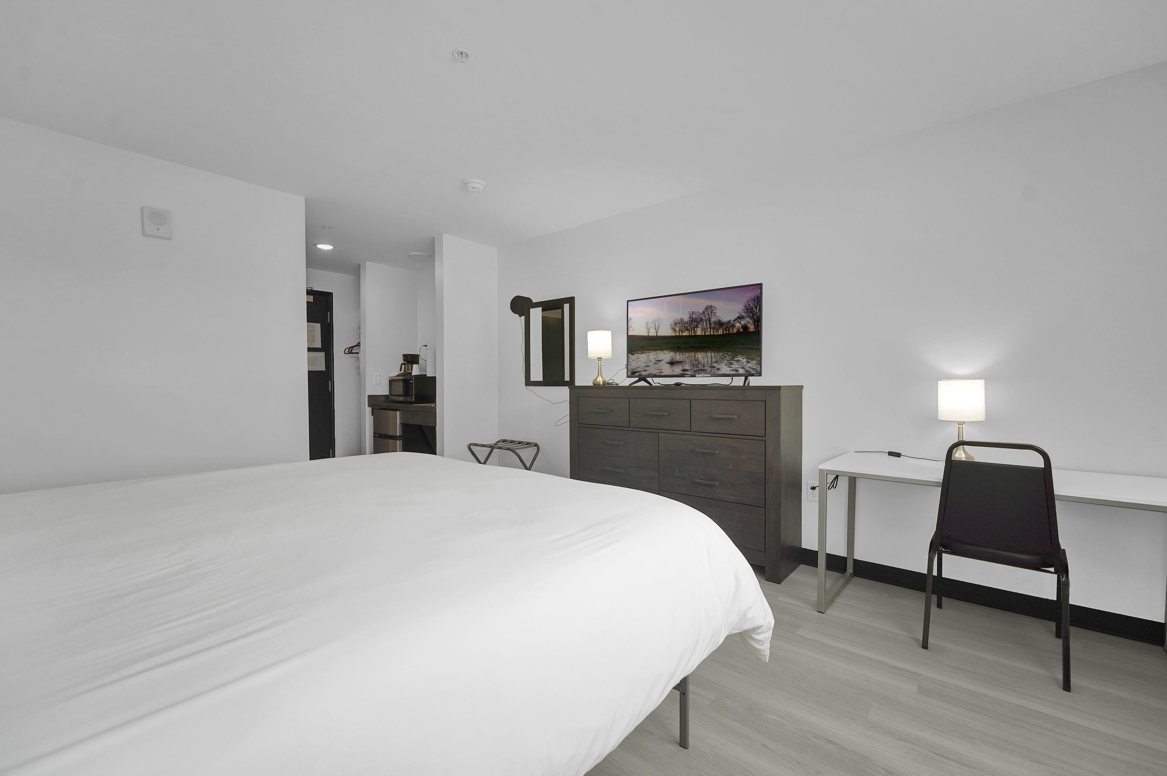 基本單人房 | 羽絨被、書桌、筆電工作空間、床單