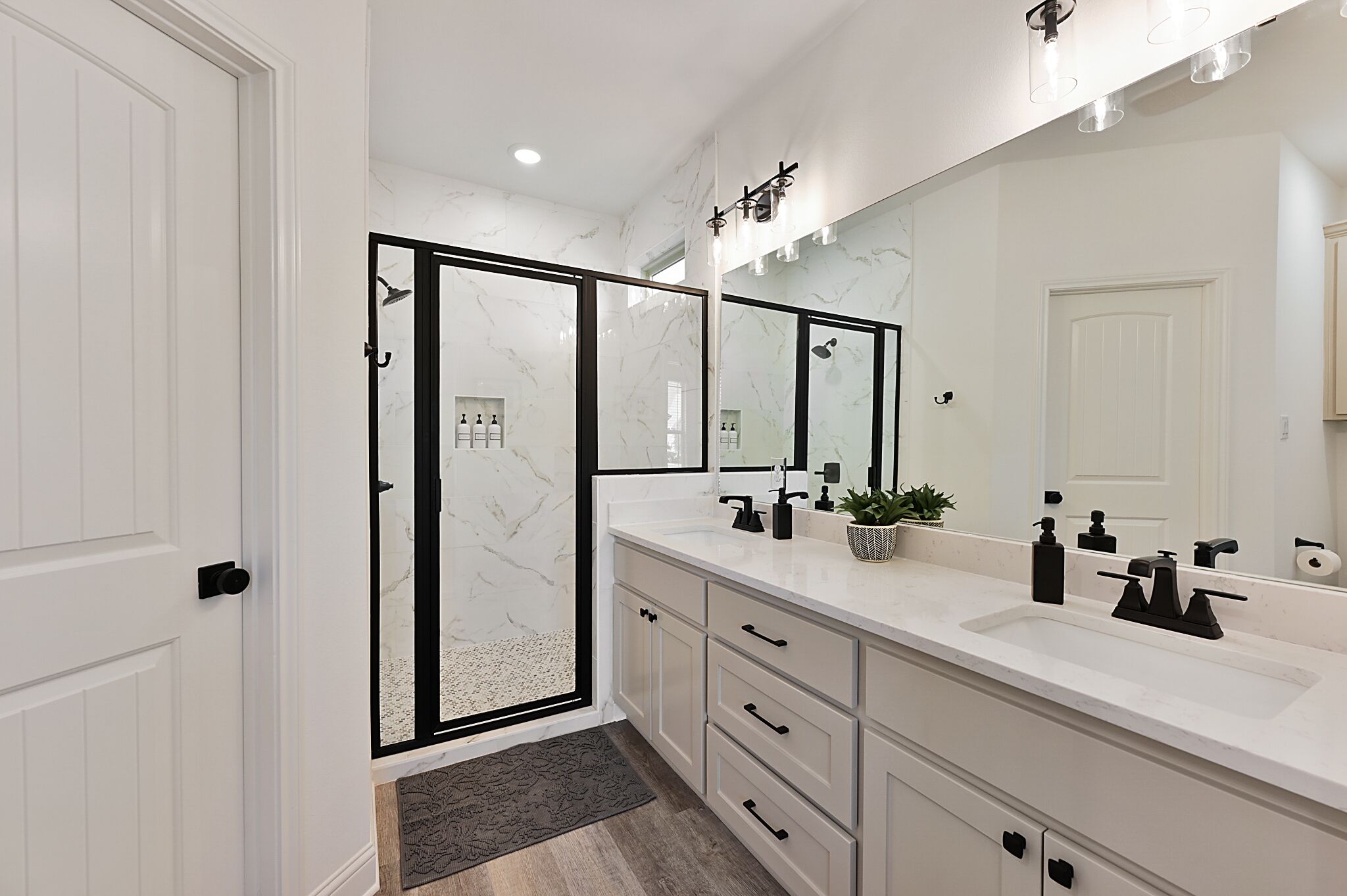 Combined shower/bathtub, hair dryer, towels, soap