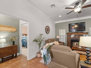 TV - Beautiful 3 Bedroom House in Great Neighborhood (DeRidder)