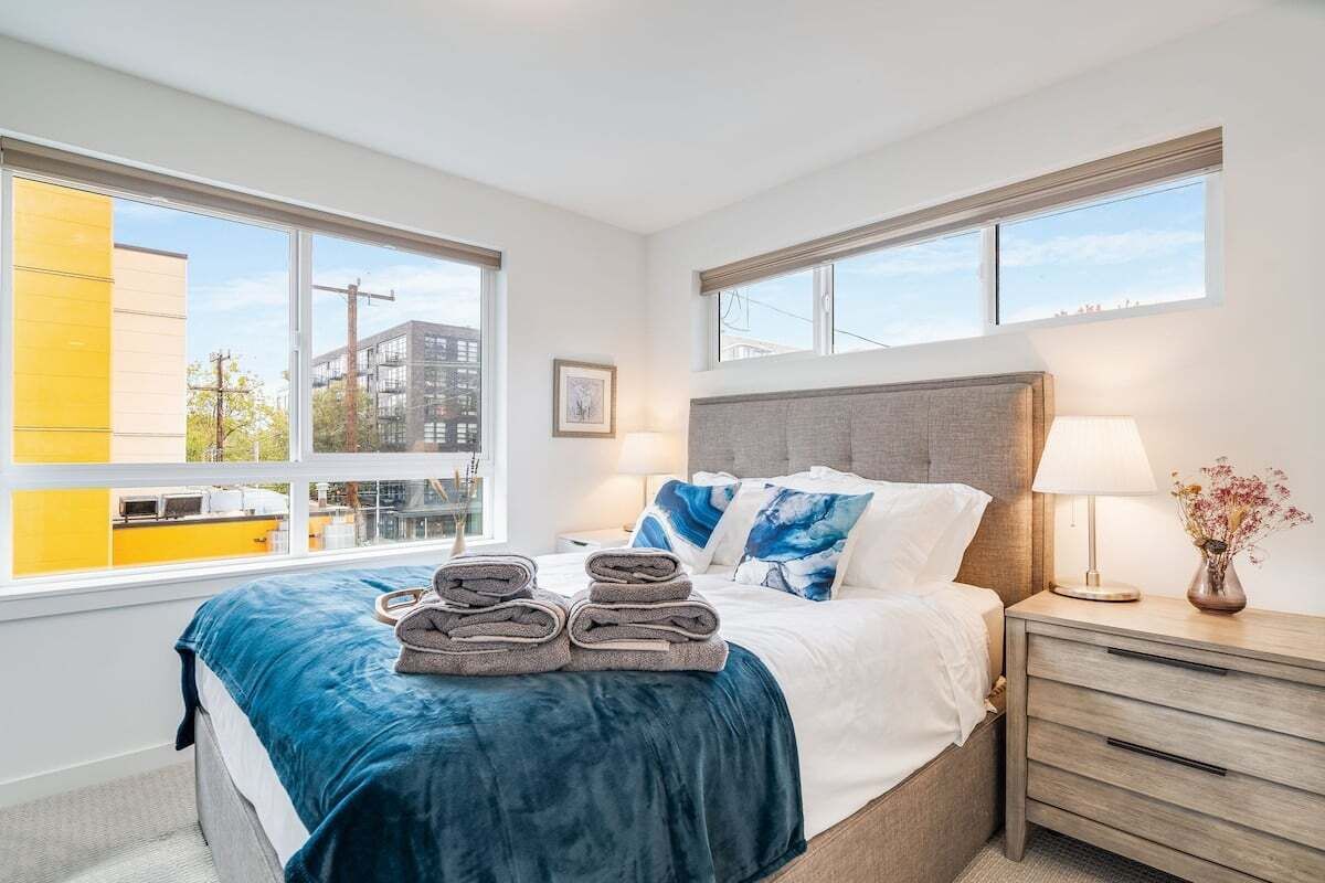 3 habitaciones, escritorio, tabla de planchar con plancha y wifi gratis 