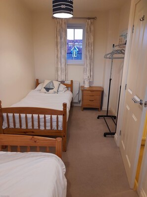 2 slaapkamers, een strijkplank/strijkijzer, gratis wifi, beddengoed