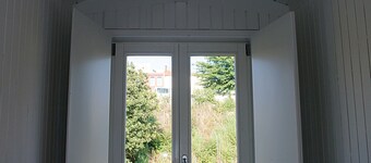 Centrally located 4 bedroom apartment - Simply perfect for your family vacation.