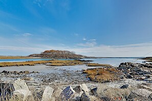 Beach nearby - Thisgood Cove with Sea Views, Roof Deck,  Beach,  And So Much More (Kennebunkport)