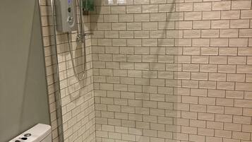 Habitación Confort doble | Baño | Secador de pelo y toallas