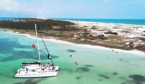 Beach nearby, sun-loungers, beach towels - Walk to Beach - Great Location with Game Room!  Perfect for families!  Sleeps 9 (Panama City)