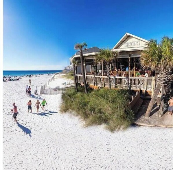 Beach nearby, sun loungers, beach towels - Walk to Beach - Great Location with Game Room!  Perfect for families!  Sleeps 9 (Panama City)