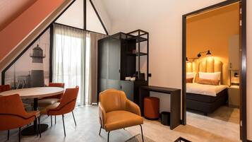 Deluxe Suite - no pets allowed | 1 bedroom, in-room safe, laptop workspace, soundproofing