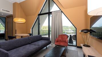 V.I.P. Wellness Suite - no pets allowed | Woonruimte | Een flatscreentelevisie