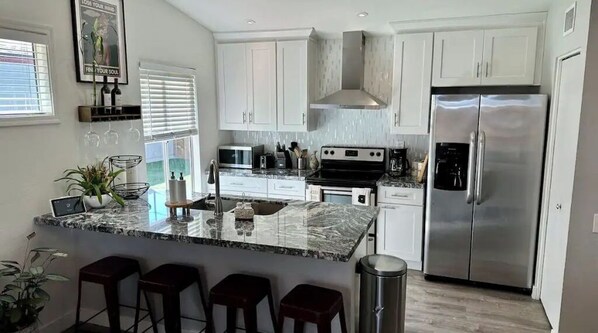 Fridge, microwave, oven, stovetop - 2BD House w/ private backyard, hot tub & BBQ grill (Phoenix)