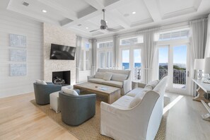 Smart TV y futbolito 