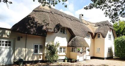 Large 5 Bedroom Thatched Cottage - Great Location!