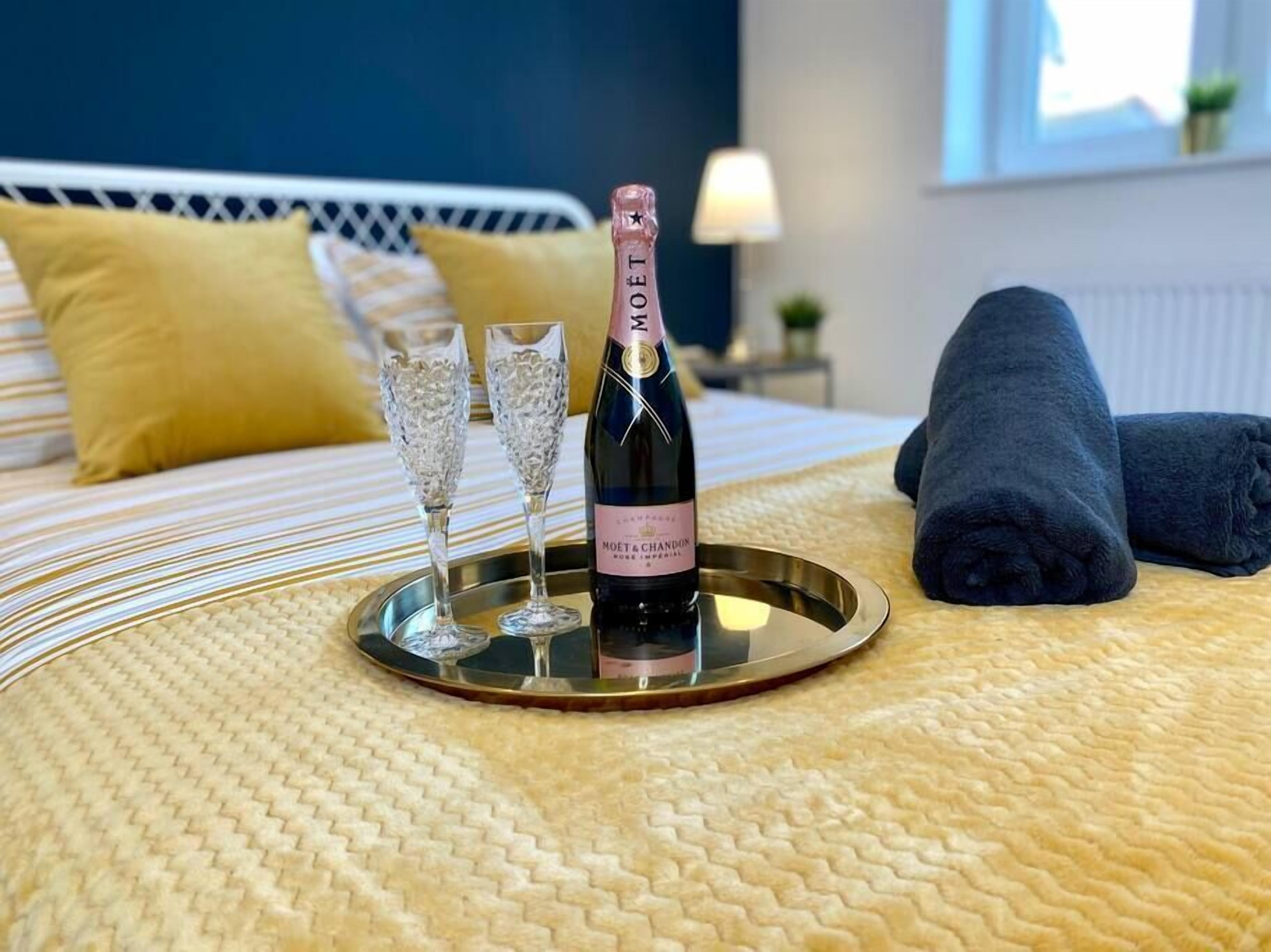 3 soverom, strykejern/-brett, internettilgang og sengetøy