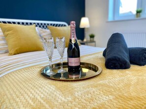 3 chambres, fer et planche à repasser, accès Internet, draps fournis