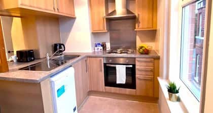 Funky Apartment - 5 minute walk to the beach!