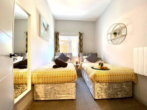 2 bedrooms, iron/ironing board, internet, bed sheets