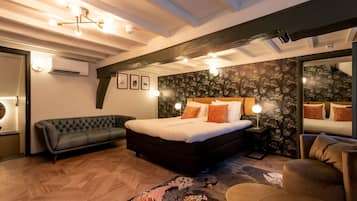 Deluxe Suite | 1 bedroom, in-room safe, soundproofing, free WiFi