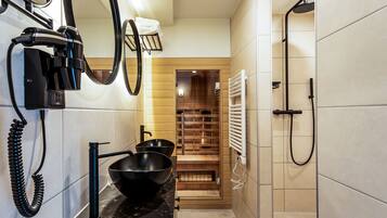 Wellness Suite | Bathroom | Free toiletries, hair dryer, towels