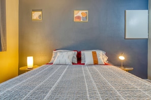 3 bedrooms, desk, iron/ironing board, free WiFi