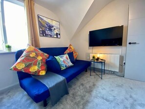 TV - Stunning Apartment - 5 minute walk to the beach! (Bournemouth)