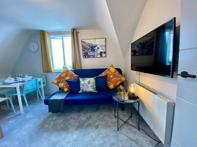 Stunning Apartment - 5 minute walk to the beach!