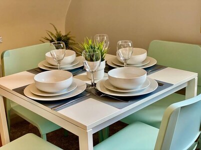 Stunning Apartment - 5 minute walk to the beach!
