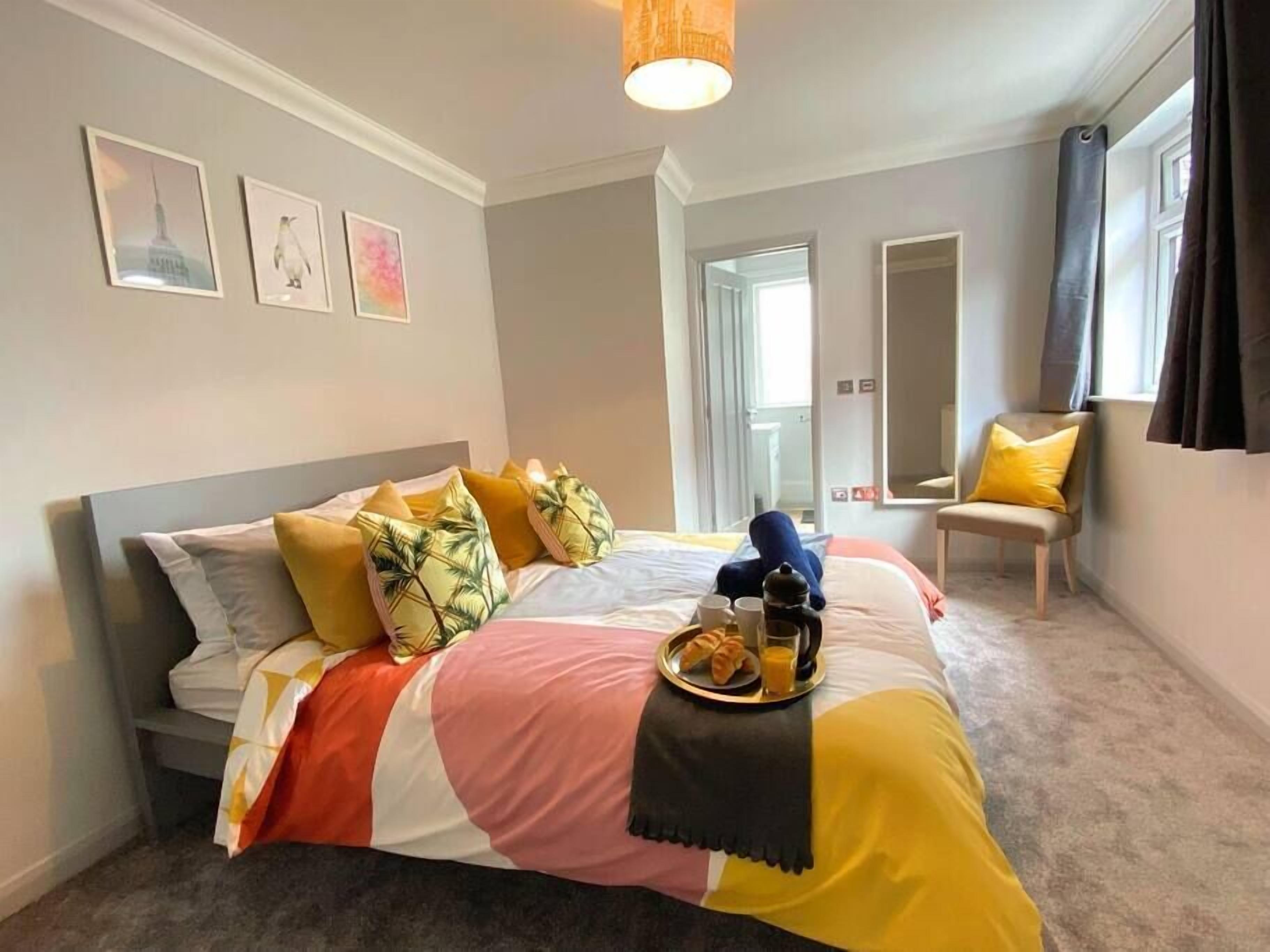 4 makuuhuonetta, silitysrauta/-lauta, internet, vuodevaatteet