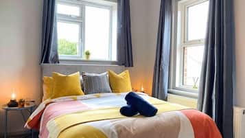 4 bedrooms, iron/ironing board, bed sheets