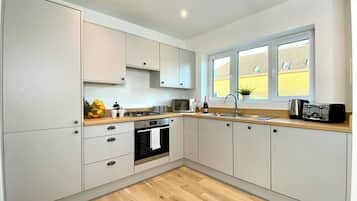 Micro-ondes, lave-vaisselle, grille-pain