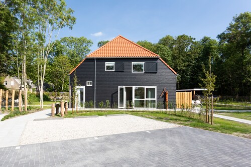 Hofstede Moesbosch l Kloeg Collection