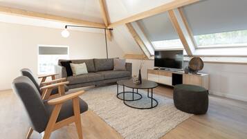 Quadruple apartment | 3 bedrooms, soundproofing, cribs/infant beds, free WiFi
