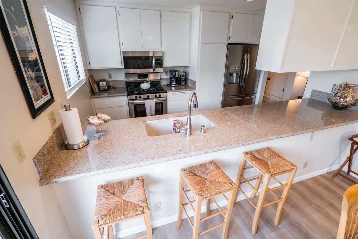 ثلاجة، ميكروويف، فرن، موقد طهي مسطح