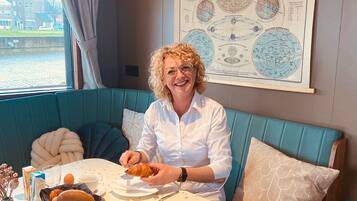 Tägliches inbegriffenes einheimisches Frühstück