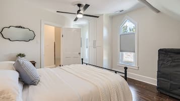 3 bedrooms, iron/ironing board, travel crib, free WiFi