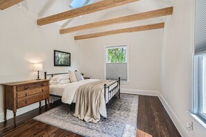 3 bedrooms, iron/ironing board, travel cot, free WiFi