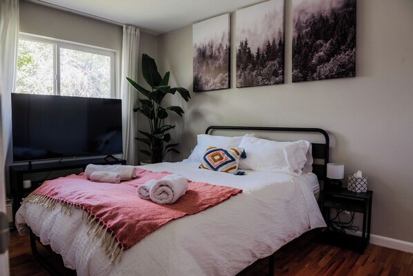 5 bedrooms, desk, iron/ironing board, free WiFi