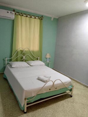 Minibar, individually decorated, individually furnished - Casa Titica HABANA VIEJA (Havana)