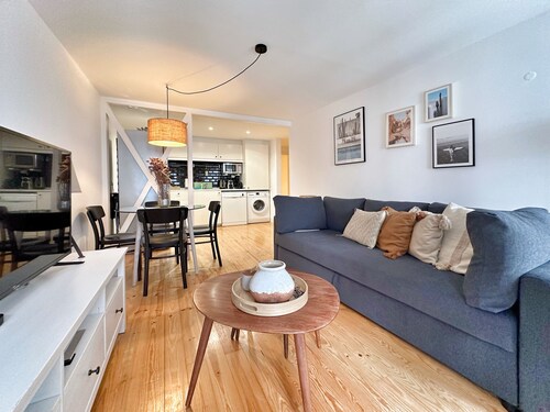 Local friendly up to 6 person apartment in the city center of Lisbon 