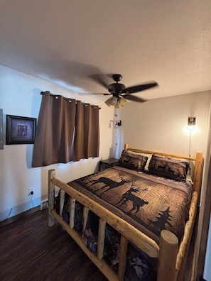2 bedrooms, travel cot, free WiFi, bed sheets