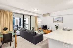 Interior - 1-Bed Brisbane City Centre with Pool, BBQ & Gym (Brisbane City)