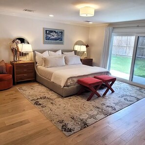 4 camere, una scrivania, ferro/asse da stiro, culla da viaggio