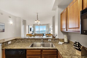 冰箱、微波炉、烤箱、炉灶