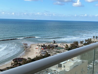 Luxury Beach Condo Netanya- 5 Minutes walk to Kikar, across from Beach Elevator