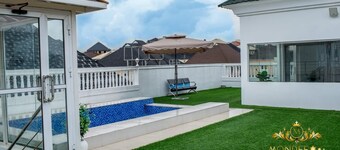 MONDEESTARS LUXURY HOME