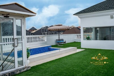 MONDEESTARS LUXURY HOME