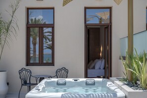Executive Suite, Sea View (Outdoor Jetted Tub) | Jetted bathtub - Omma Suites (Rethymno)