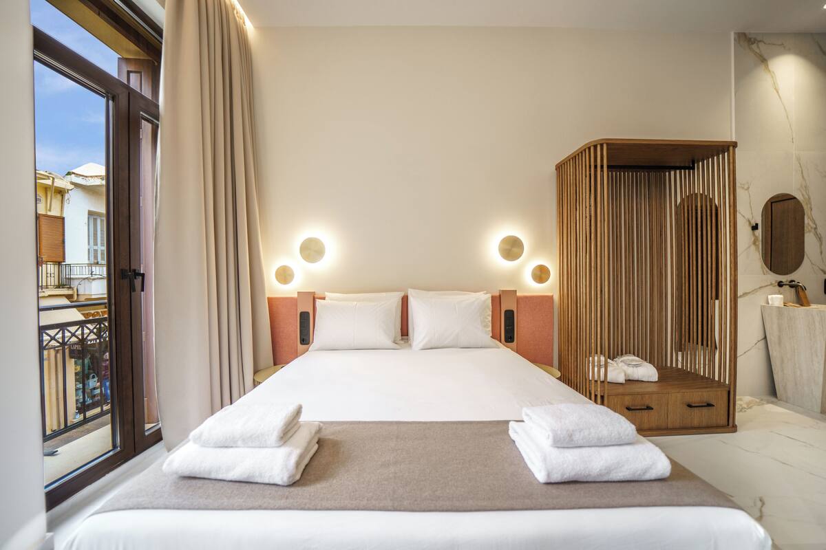 Queen Suite with Spa Bath - City View | 1 間睡房、埃及棉床單、高級寢具、羽絨被