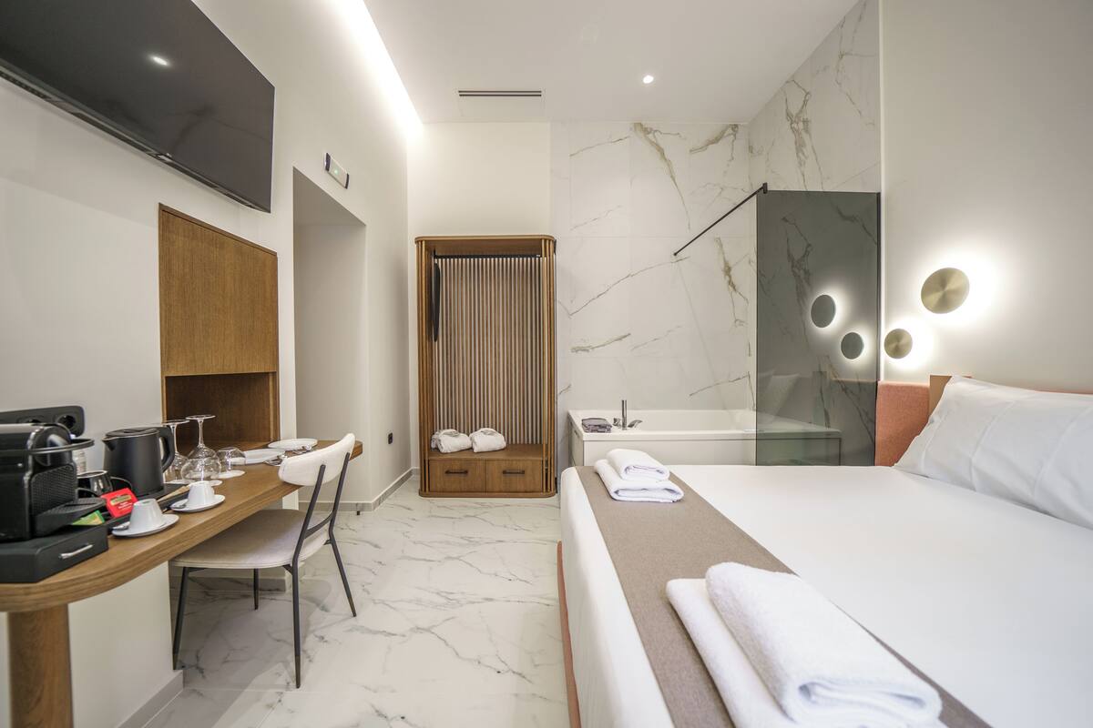 Suite with Spa Bath - City View | 1 間睡房、埃及棉床單、高級寢具、羽絨被
