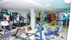 A gym with treadmills, elliptical machines, and weight equipment. - Golden Royale Hotel (Enugu)