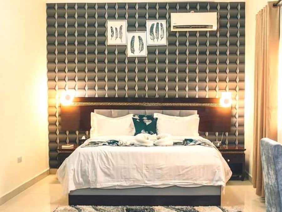 Senior Suite | Individually decorated, individually furnished, desk, laptop workspace